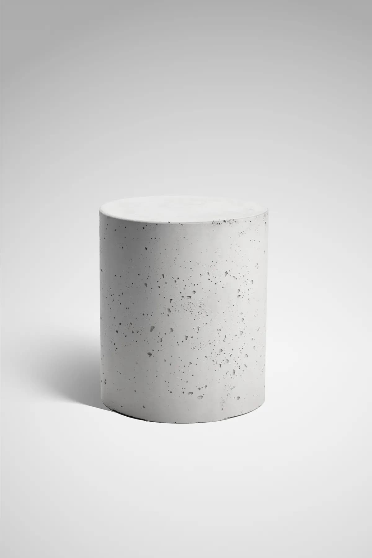 Runder Hocker aus Beton als Beispiel aus dem Produktkatalog