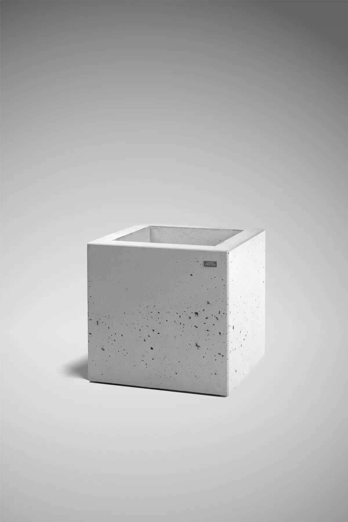 Pflanzgefäße aus Beton – Beispiel aus dem concretehub Produktkatalog